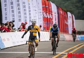 自行车友谊赛上演强强对话，吴越犀牛队鏖战剑门飞鹰队，多点开花奏效；回归即成焦点-开云